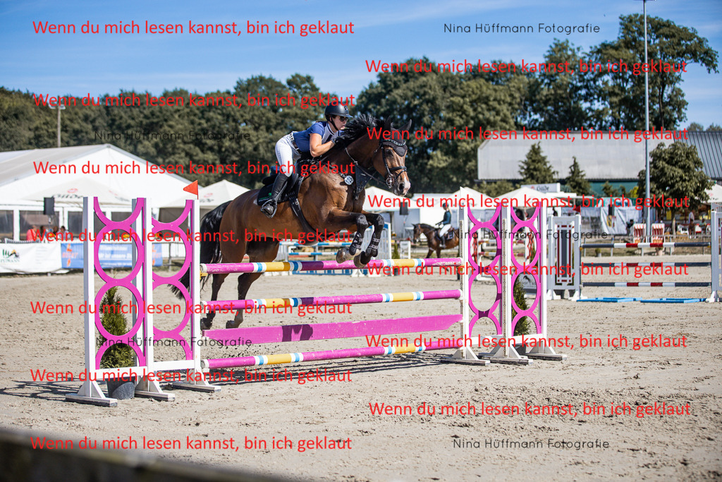 BK1A6959 | Turnierbilder Turnierfotos Nina Hüffmann Turnierfotografie Pferdefotografie Tierzeichnung Haustierzeichnung Pferdezeichnung Hundezeichnung Videograf  - Realisiert mit Pictrs.com
