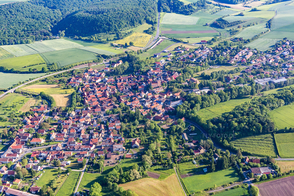 Luftbild: Ortsansicht von Süden im Ortsteil Oberlauringen in Stadtlauringen im Bundesland Bayern in Deutschland. Foto: IMG_100015.jpg vom 26.05.2017 durch Werner Riehm/FLY-FOTO.de
