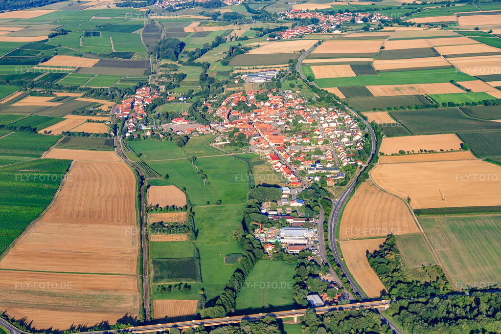 Luftbild: Ortsansicht von Westen im Ortsteil Kapellen in Kapellen-Drusweiler im Bundesland Rheinland-Pfalz in Deutschland. Foto: IMG_51286.jpg vom 04.08.2012 durch Werner Riehm/FLY-FOTO.deAuflösung des Originals: 4752 x 3168 px