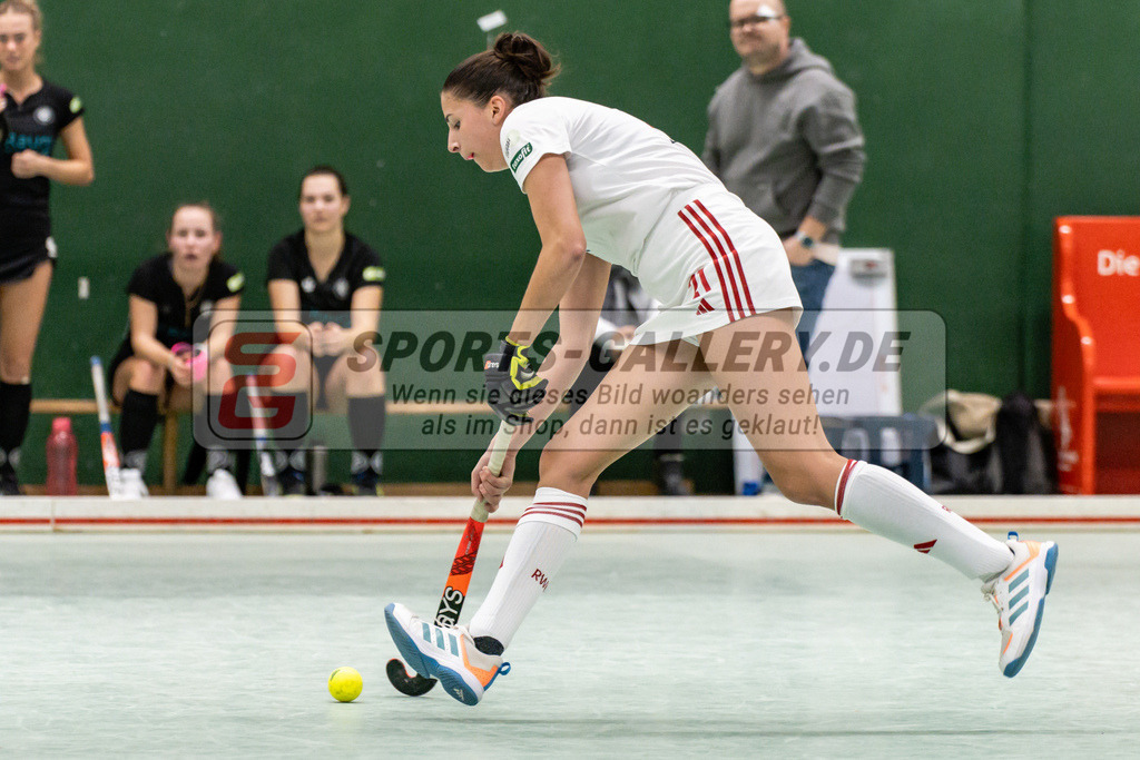 SFE_20250112_0065 | Köln, Deutschland, 12.01.2025:  ßHockey 1. Bundesliga Damen Rot-Weiss Köln - Schwarz-Weiß Köln im KTHC Stadion Rot-Weiss Köln Tennis and Hockey Club am 12.01.2025 in Köln, Deutschland. (Foto von Stephan Fehrmann)Köln, Germany, 12.01.2025: ßHockey 1. Bundesliga Damen Rot-Weiss Köln - Schwarz-Weiß Köln in KTHC Stadion Rot-Weiss Köln Tennis and Hockey Club at 12.01.2025 in Köln, Deutschland. (Foto from Stephan Fehrmann)