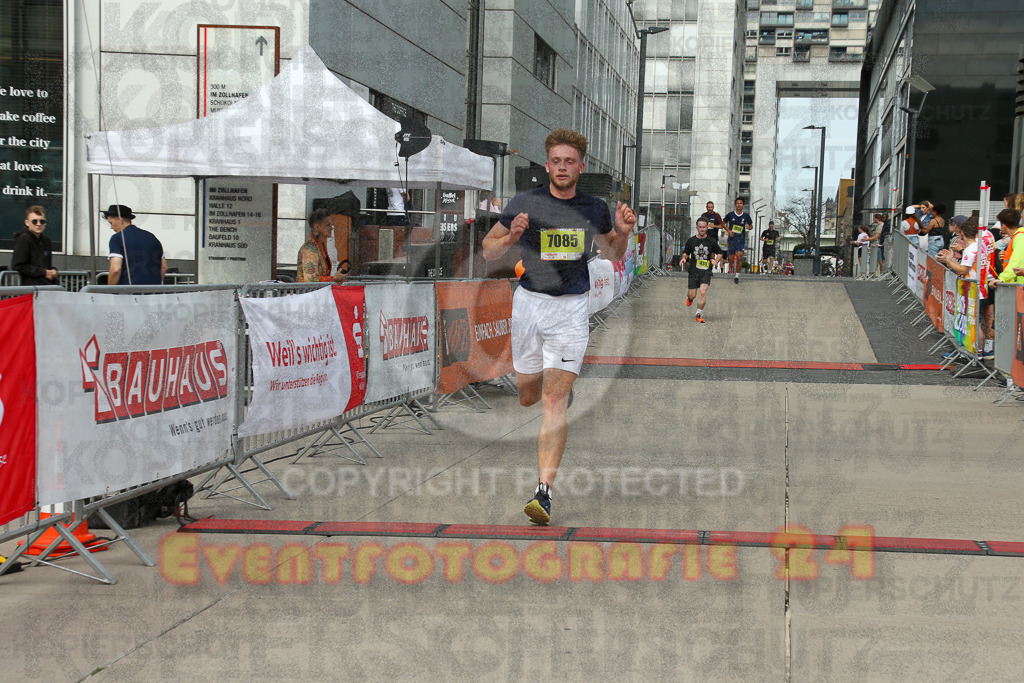 250920_1324_EX1_4341 | Sportfotografie im Rhein-Sieg Kreis, Köln, Bonn, NRW, Rheinland Pfalz, Hessen, etc. Unser Tätigkeitsfeld umfasst den Laufsport vom Volkslauf über den Marathon, Duathlon, Triathon bis zum Ultralauf wie Kölnpfad Ultra oder Schindertrail.