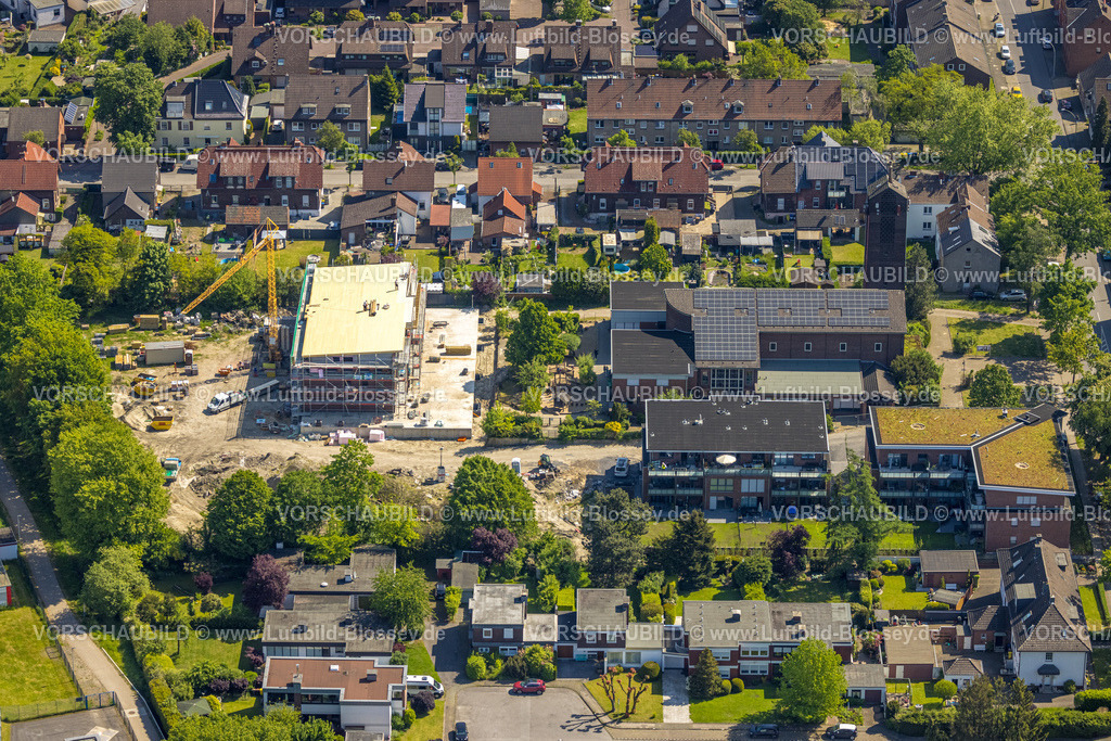 Bottrop230509581 | Luftbild, Kirchengemeinde St. Elisabeth und Heilig Kreuz mit Solardach, Baustelle mit Neubau, KIndergarten St. Elisabeth und Alfred Delp Heim, Nord-Ost, Bottrop, Ruhrgebiet, Nordrhein-Westfalen, Deutschland