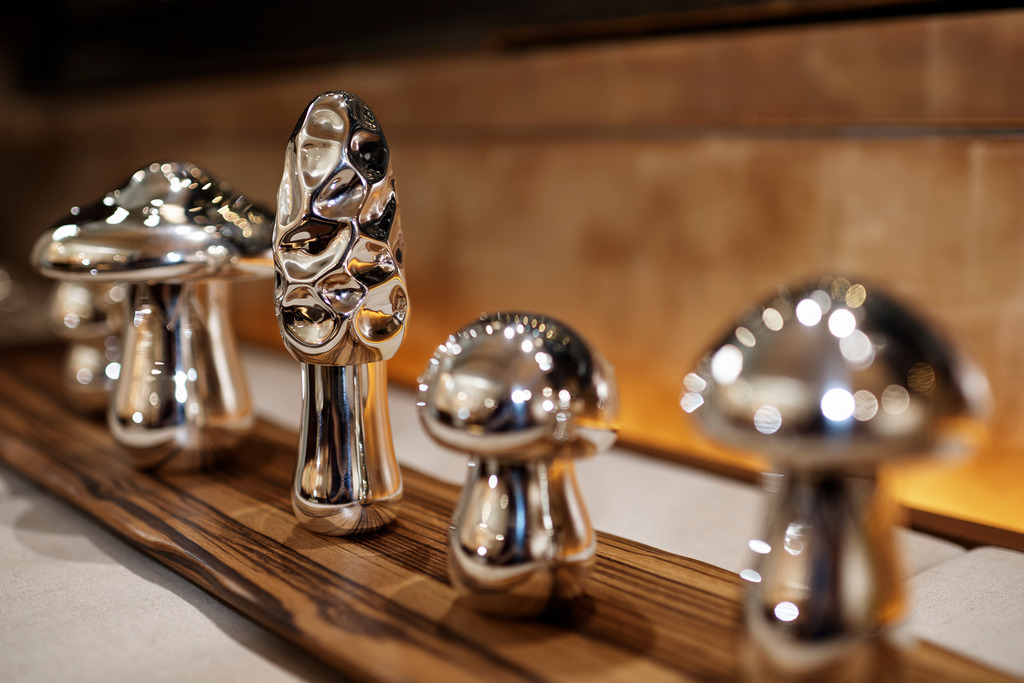 Silbermanufactur in der Spiegelgasse | Wien, Austria - April 04, 2017: Wiener Silbermanufactur;  Silbermanufactur in der Spiegelgasse. - Realisiert mit Pictrs.com