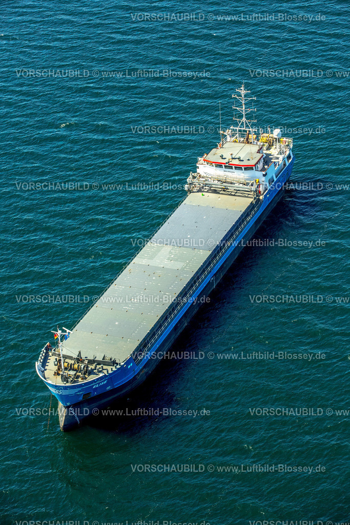 Luebeck15070612Travemuende | Frachtschiff Elise liegt auf Reede in der Lübecker Bucht, Ostsee , Lübecker Bucht, Hansestadt, , Deutschland