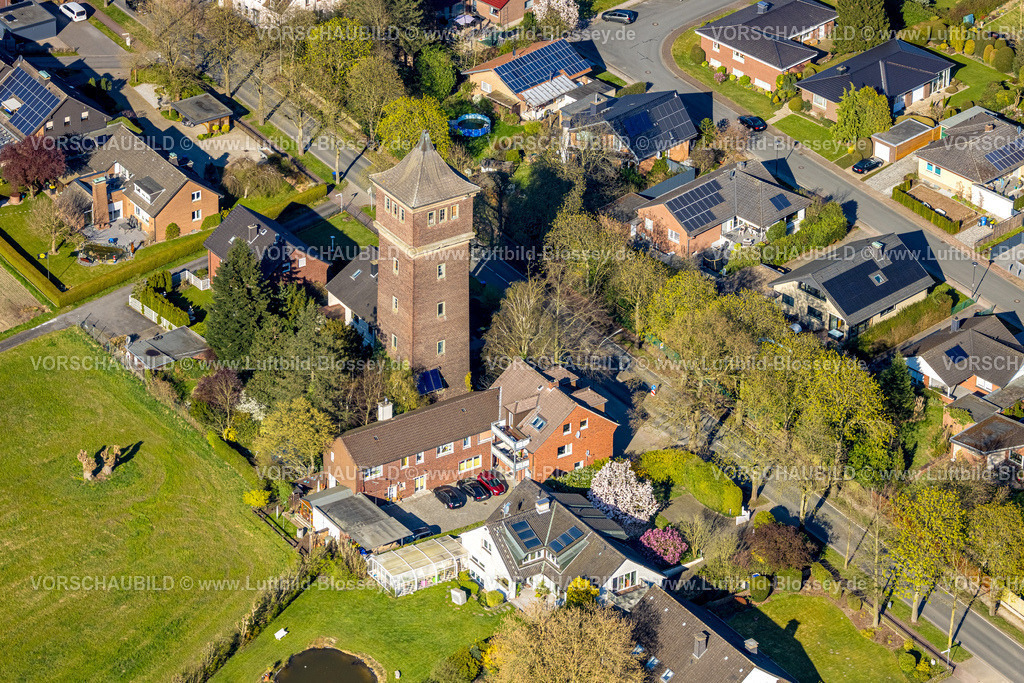 Selm250404519 | Luftbild, Wasserturm in Cappenberg, rechteckiger Wasserturm in Backsteinbauweise,Selm, Münsterland, Nordrhein-Westfalen, Deutschland