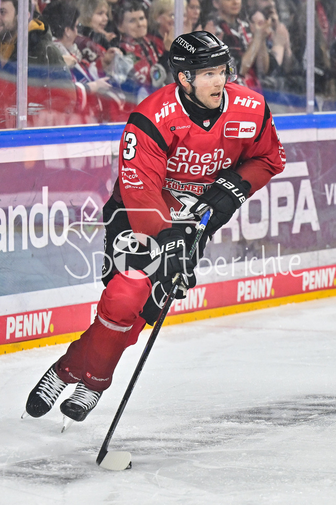 Kölner Haie - Augsburger Panther | KÖLN, DEUTSCHLAND - 04. MÄRZ: am Puck Valtteri KAMIKÄINEN (Kölner Haie 13) / Einzelfoto / Freisteller während dem Match zwischen den Kölner Haien und den Augsburger Panthern am 48. Spieltag der Penny DEL in der Lanxess Arena