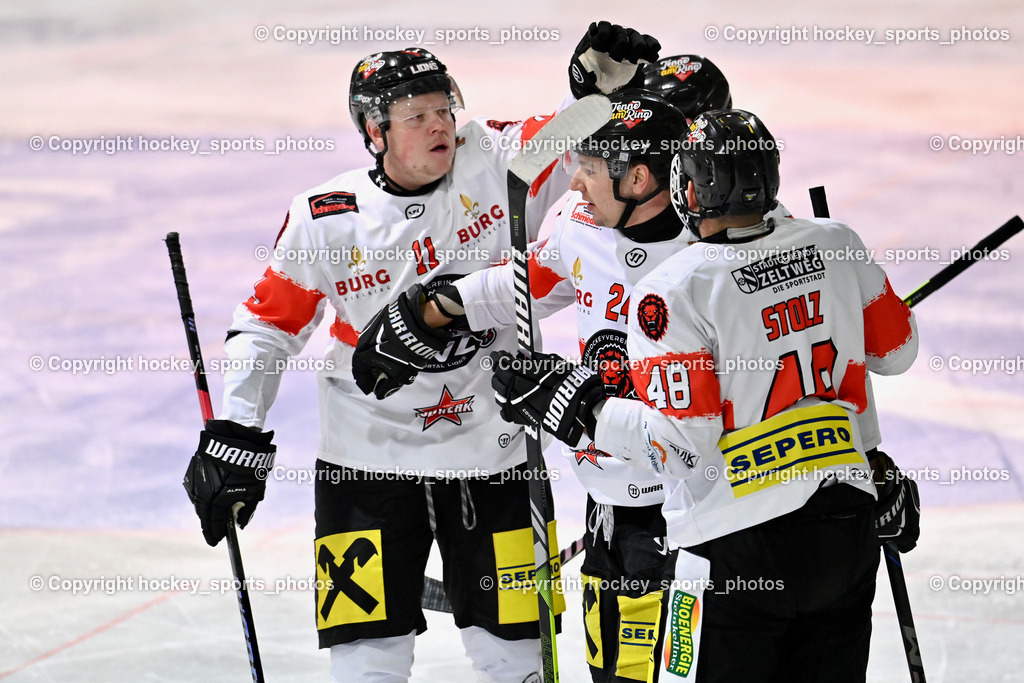 ESC SPARKASSE STEINDORF vs. EV ZELTWEG MURTAL LIONS | Jubel EV ZELTWEG MURTAL Mannschaft, #11 Kuntze Marco EV ZELTWEG MURTAL LIONS, #48 Stolz Stefan EV ZELTWEG MURTAL LIONS, #24 Grüneis Michael EV ZELTWEG MURTAL LIONS, ESC SPARKASSE STEINDORF vs. EV ZELTWEG MURTAL LIONS, ESC SPARKASSE STEINDORF vs. EV ZELTWEG MURTAL LIONS am 27.12.2025 in Steindorf (Ossiachersee Halle), Austria, (Photo by Bernd Stefan)
