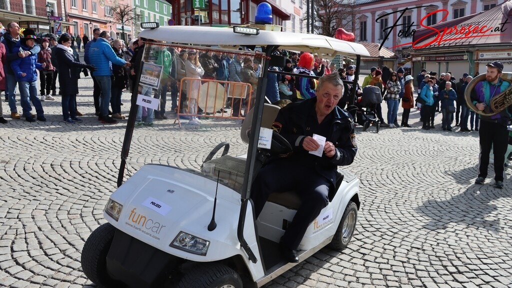 fasching-mariazell2025 (39) | Mit meiner Kamera halte ich besondere Augenblicke, faszinierende Landschaften und interessante Details fest. Dabei entstehen ganz unterschiedliche Aufnahmen – von stimmungsvollen Landschaftsfotografien und beeindruckenden Drohnenaufnahmen über Pressefotos - Realisiert mit Pictrs.com