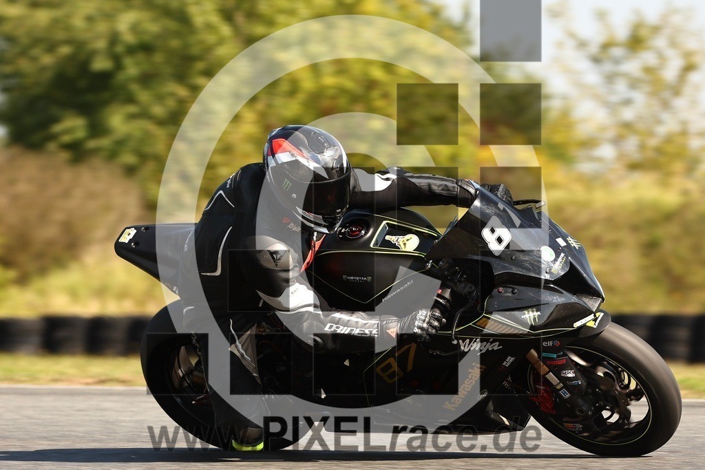 0087-20250909_14011 | Schöne Erinnerungen an spannende Momente - das festzuhalten ist unser Job. PIXELrace.de ist seit 2003 auf den Rennstrecken Europas unterwegs um die Action draußen beim Fahren und die wunderbare Stimmung imm Fahrerlager für euch einzufangen.