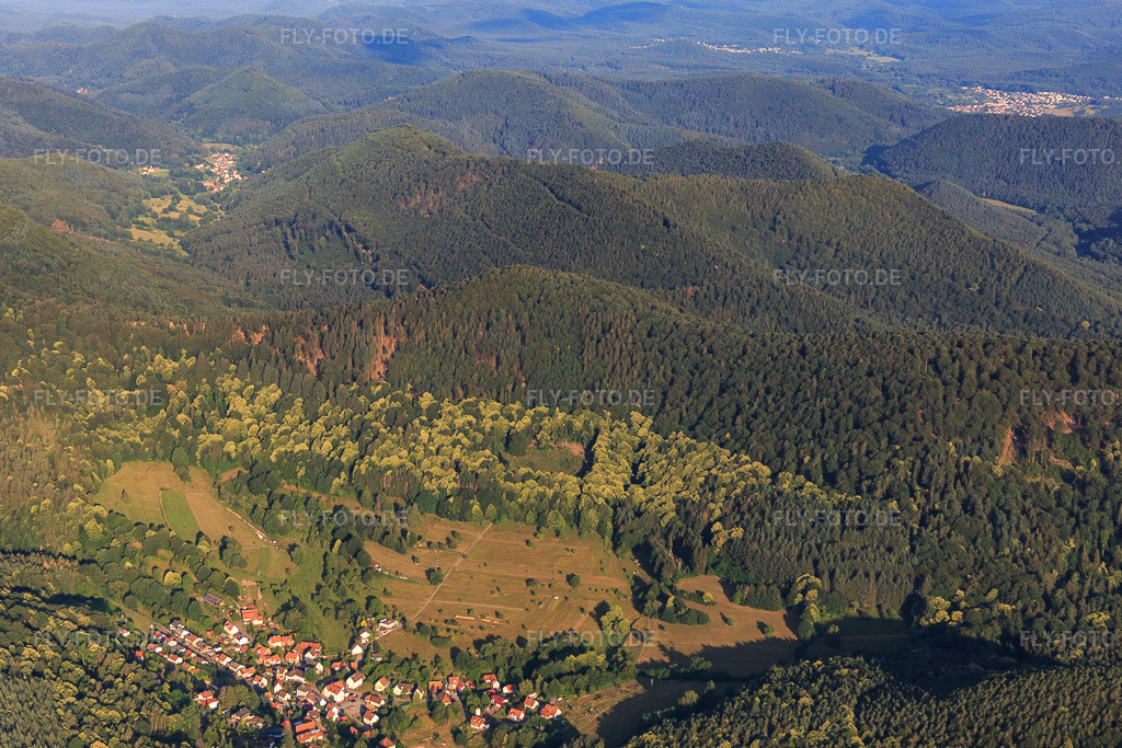 Luftbild: Kuhnenkopf in Nothweiler im Bundesland Rheinland-Pfalz in Deutschland. Foto: IMG_120933.jpg vom 26.06.2020 durch Werner Riehm/FLY-FOTO.de