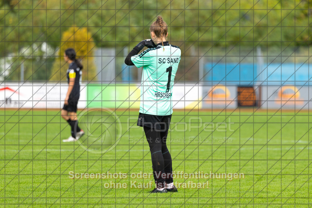 20261010_141102_0554_(c)_by_PhotoPeet | #,1.FC Donzdorf (schwarz) vs. SC Sand (blau), Fußball, EnBW-Oberliga B -Juniorinnen, 05. Spieltag, Saison 2026/2027, Rasenplatz Lautertal Stadion, Süßener Straße 16, 73072 Donzdorf, 10.10.2026 - 14:00 Uhr,Foto: PhotoPeet / Sport- &amp; Eventfotografie / Peter Harich