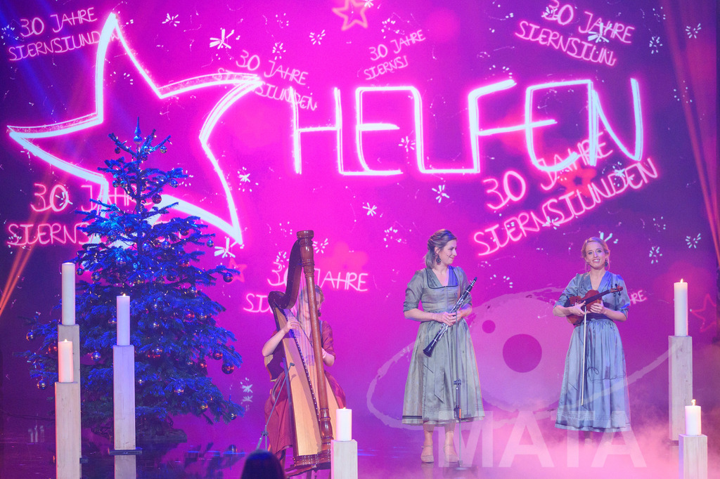 _DWI6128 | Perlseer Gsang bei '30 Jahre Sternstunden-Gala 2023' in der Frankenhalle. Nürnberg, 15.12.2023 - Realisiert mit Pictrs.com