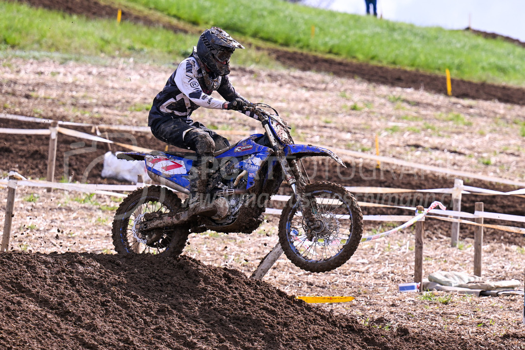 Motocross Schlatt bei Winterthur - 29. April 2023 | #77 Stieger Yannick aus Bischofszell (CH) auf Yamaha in der Kategorie MX2 / TL am Motocross Schlatt bei Winterthur, 29. April 2023.
Instagram: @mx_schlatt | @mc_wila | @sam_schweiz
Bild: Sportfotografie Markus Aeschimann | www.markus-aeschimann.ch - Realisiert mit Pictrs.com
