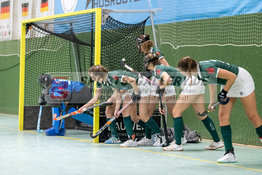 SFE_20241201_0043 | Köln, Deutschland, 01.12.2024:  Hockey 1. Bundesliga Damen Rot-Weiss Köln - HTC Uhlenhorst im KTHC Stadion Rot-Weiss Köln Tennis and Hockey Club am 01.12.2024 in Köln, Deutschland. (Foto von Stephan Fehrmann)Köln, Germany, 01.12.2024: Hockey 1. Bundesliga Damen Rot-Weiss Köln - HTC Uhlenhorst in KTHC Stadion Rot-Weiss Köln Tennis and Hockey Club at 01.12.2024 in Köln, Deutschland. (Foto from Stephan Fehrmann)