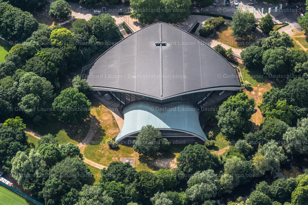 4031073 | HANNOVER 02.06.2020 Schwimmhalle Stadionbad an der Robert-Enke-Straße im Ortsteil Calenberger Neustadt in Hannover im Bundesland Niedersachsen, Deutschland. // Indoor swimming pool Stadionbad on street Robert-Enke-Strasse in the district Calenberger Neustadt in Hannover in the state Lower Saxony, Germany. Foto: Gerhard Launer