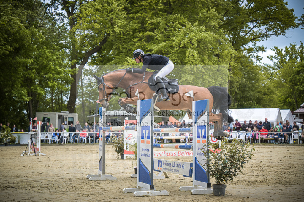 DOS_9874 | Entdecke hochwertige Reitturnierfotos von Foto Oger. Professionell, emotional und authentisch – jetzt Lieblingsmomente im Shop bestellen.Deutschlandweite Turnierfotografie. - Realisiert mit Pictrs.com