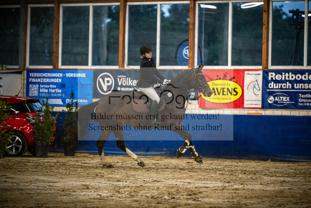 DOS_0245 | Entdecke hochwertige Reitturnierfotos von Foto Oger. Professionell, emotional und authentisch – jetzt Lieblingsmomente im Shop bestellen.Deutschlandweite Turnierfotografie. - Realisiert mit Pictrs.com