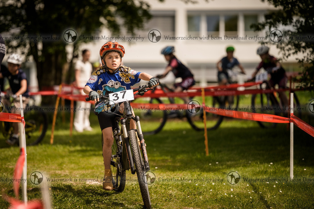 Eierlesen 2026 | Sie wurden bei einem Event oder Sportanlass fotografiert? Hier finden sie ihre Bilder! - Realisiert mit Pictrs.com