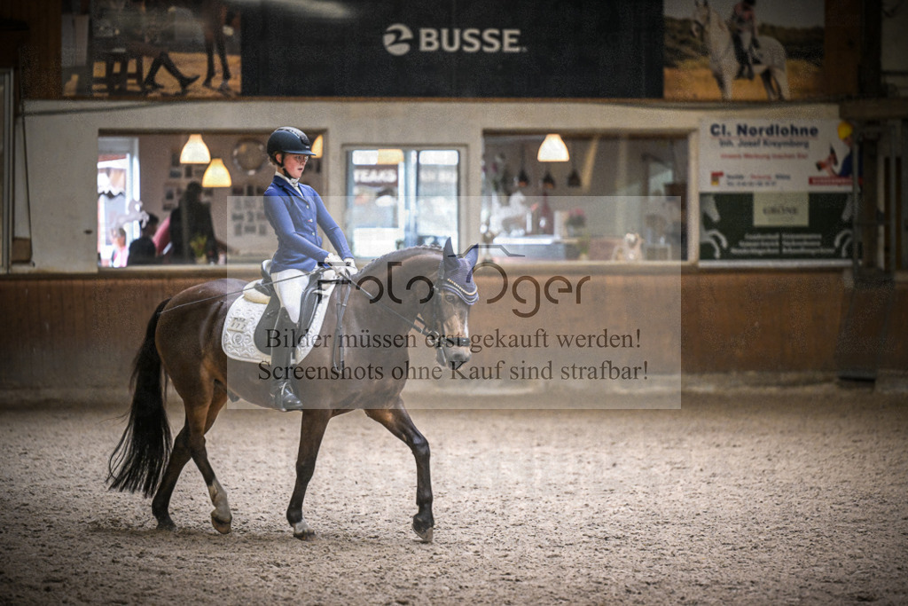 DOS_1377 | Entdecke hochwertige Reitturnierfotos von Foto Oger. Professionell, emotional und authentisch – jetzt Lieblingsmomente im Shop bestellen.Deutschlandweite Turnierfotografie. - Realisiert mit Pictrs.com