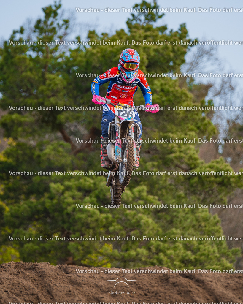 04_13_Bensdorf_85-1181 | Sportfotografin aus Berlin-Brandenburg mit Fokus auf Motocross. Ich halte deine sportliche Leistung und echte Emotionen auf und neben der Strecke professionell fest. Entdecke die Fotos von deinem Rennen und bestelle sie direkt hier im Shop.