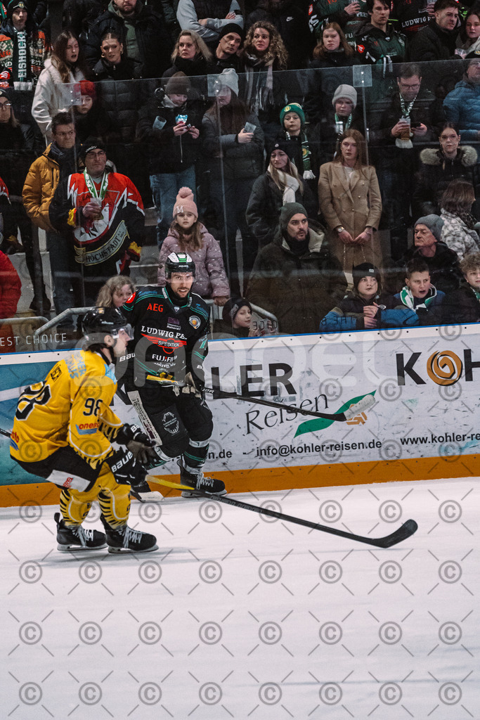 Alligators_vs_Bayreuth_16_01_2026-50 | Höchstadt Alligators Fotogalerie: Eishockey-Action aus Franken. Professionelle Spielfotos, Portraits & Stadionbilder zum Download. Jetzt entdecken! - Realisiert mit Pictrs.com