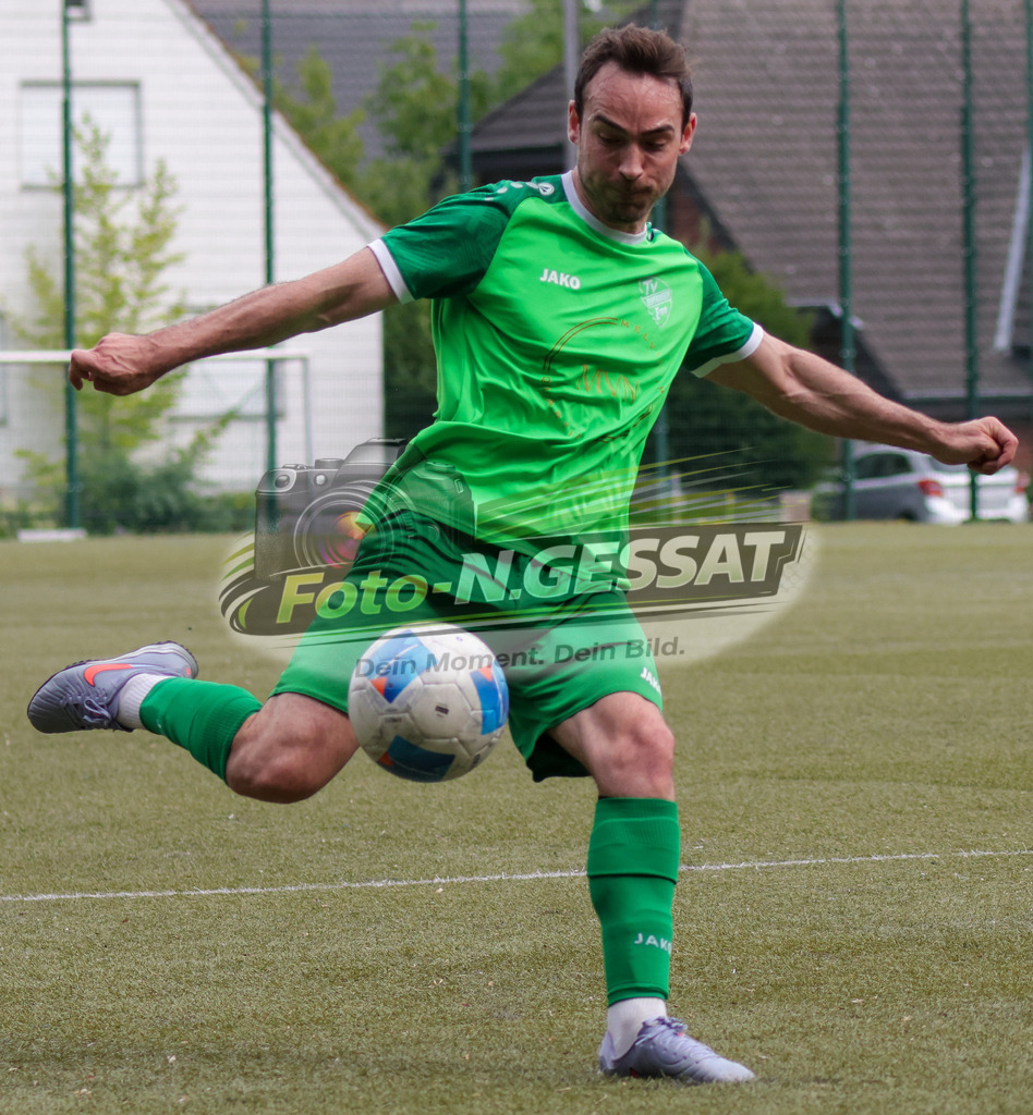 Bünder SV - TV Elverdissen | Auf dem Bild zu sehen: grün TV Elverdissen: Kilian Greitschus Bünder SV, TV Elverdissen, Saison 26/27, Kreisliga A, Bünde, Deutschland - Realisiert mit Pictrs.com