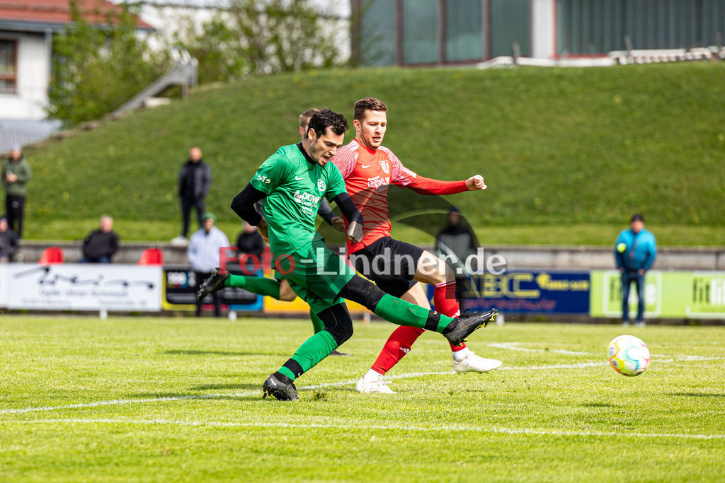 TSV Peißenberg vs WSV Unterammergau | Abstiegs Qualifikationsrunde Kreisliga Gruppe C, TSV Peißenberg vs WSV Unterammergau, 20240420,
Torschuß Tobias SPEER (WSVU 2),
2024-04-20 in Peißenberg (Sportplatz Peißenberg)
2 Tobias SPEER (WSVU 2), 19 Matthias ROHRMOSER (TSVP 19)
Copyright: WolfgangxLindner www.foto-lindner.de
