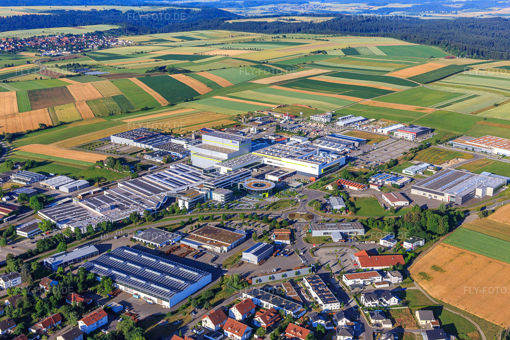 Luftbild: Industriegebiet Maybachstraße mit Sülzle Stahlpartner GmbH, Flexco Europe GmbH, euroTECH Handling GmbH, chefbeschlag GmbH,. MAFU Group und Blickle Räder+Rollen GmbH u. Co. KG in Rosenfeld im Bundesland Baden-Württemberg in Deutschland.Foto: IMG_148902.jpg vom 28.06.2025 durch Werner Riehm/FLY-FOTO.deSUELZLE-STAHLPARTNER.DE/STANDORTE/ROSENFELDFlexco Germany ENIntelligente Vakuumlösungen - euroTECH HANDLINGWWW.CHEFBESCHLAG.DEMAFU-GROUP.DEIhr Räder und Rollen Hersteller für alle Einsatzbereiche | Blickle