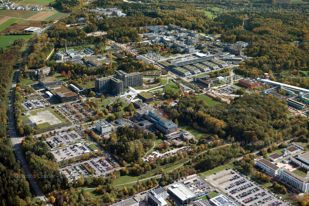 3703777 | ULM 13.10.2017 Universitätsgeländeund Klinikgelände des Krankenhauses " Bundeswehrkrankenhaus " an der Straße Oberer Eselsberg in Ulm im Bundesland Baden-Württemberg, Deutschland. Weiterführende Informationen bei: Bundeswehrkrankenhaus Ulm. // Hospital grounds of the Clinic " Bundeswehrkrankenhaus " on street Oberer Eselsberg in Ulm in the state Baden-Wuerttemberg, Germany. Further information at: Bundeswehrkrankenhaus Ulm. Foto: Gerhard Launer