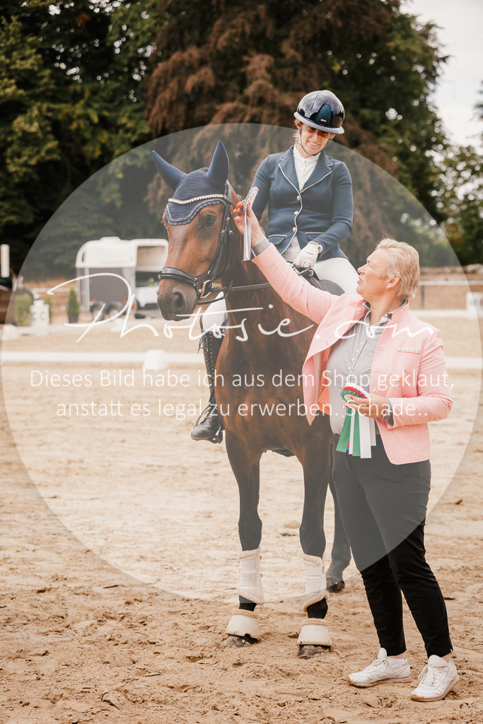 3I6A6396 | Stimmungsvolle Portraits und Reitsportfotografie im Ruhrgebiet und im Münsterland.

Pferdefotografie, Hundefotografie, Tierfotografie, Reportagen, Portraits von Tier und Mensch, Turnierfotografie in Bochum, Recklinghausen, Marl, Haltern am See, Dülmen.. - Realisiert mit Pictrs.com