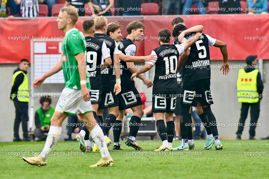 SK Puntigamer Sturm vs. SK Rapid Wien Siegerehrung, Impressionen | Jubel SK Sturm Mannschaft, #10 Otari Kiteishvili SK Sturm, #5 Gregory Wüthrich SK Sturm, SK Puntigamer Sturm vs. SK Rapid Wien Siegerehrung, Impressionen, SK Puntigamer Sturm vs. SK Rapid Wien Siegerehrung, Impressionen am 01.05.2024 in Klagenfurt (Wörthersee Stadion ), Austria, (Photo by Bernd Stefan)