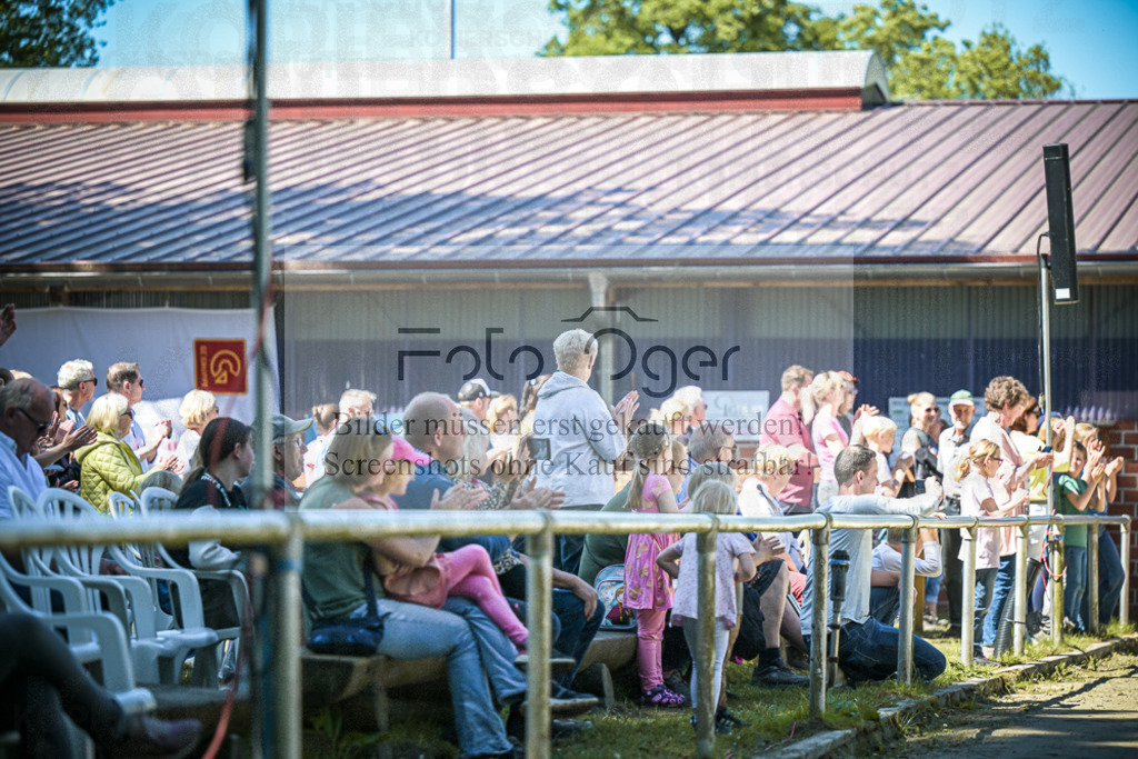 DOS_9018 | Entdecke hochwertige Reitturnierfotos von Foto Oger. Professionell, emotional und authentisch – jetzt Lieblingsmomente im Shop bestellen.Deutschlandweite Turnierfotografie. - Realisiert mit Pictrs.com