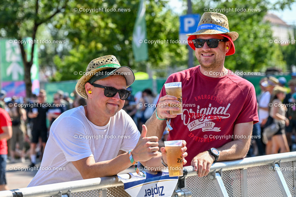 Lido Sounds Festival Linz 2024_ 28.06.2024-21 | 28.06.2024, Linz, AUT, Lido Sounds Festival Linz 2024, im Bild Besucher, Menschen, Musik, Festival