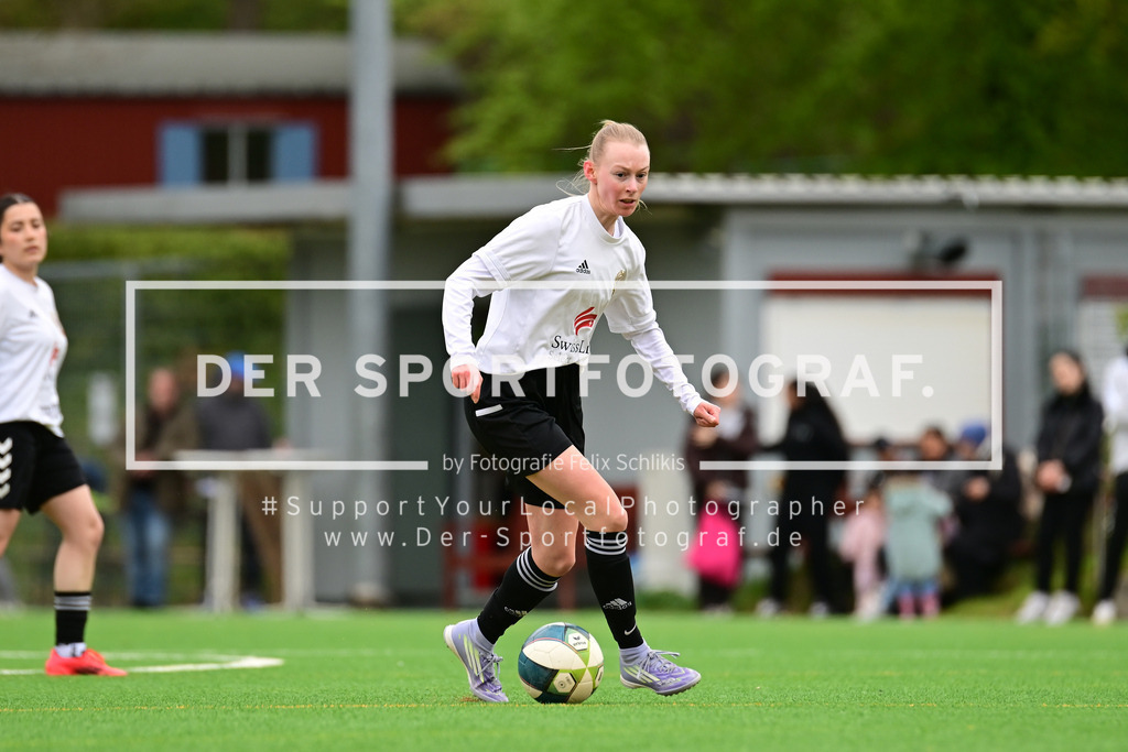 Fußball I Frauen I Saison 2025-2026 I Bezirksliga I 21. Spieltag I Harburger TB - Rahlstedter SC I 164875 | Der Sportfotograf. - Realisiert mit Pictrs.com