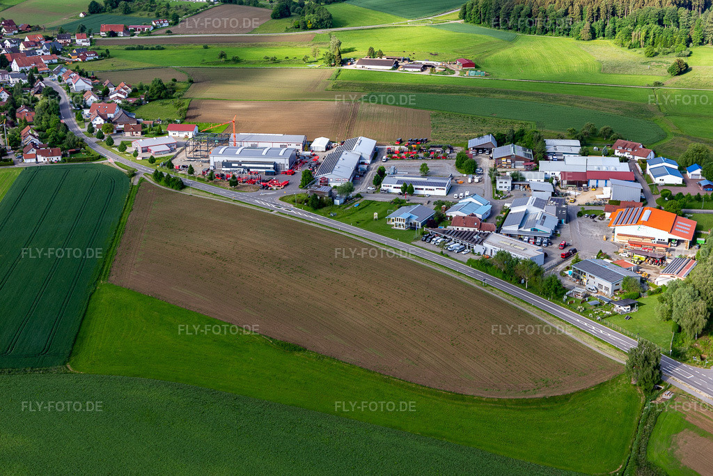 Luftbild: Gewerbegebiet Herdwangen mit Seecamper GmbH, Zimmerei Christof Braun, PRINOTH GmbH im Ortsteil Herdwangen in Herdwangen-Schönach im Bundesland Baden-Württemberg in Deutschland.Foto: IMG_132064.jpg vom 26.05.2022 durch Werner Riehm/FLY-FOTO.deGemeinde Herdwangen-SchönachSEECAMPER - Dein Wohnmobil-Händler am BodenseeÖkologischer Holzbau › Zimmerei BraunCorporate - Prinoth