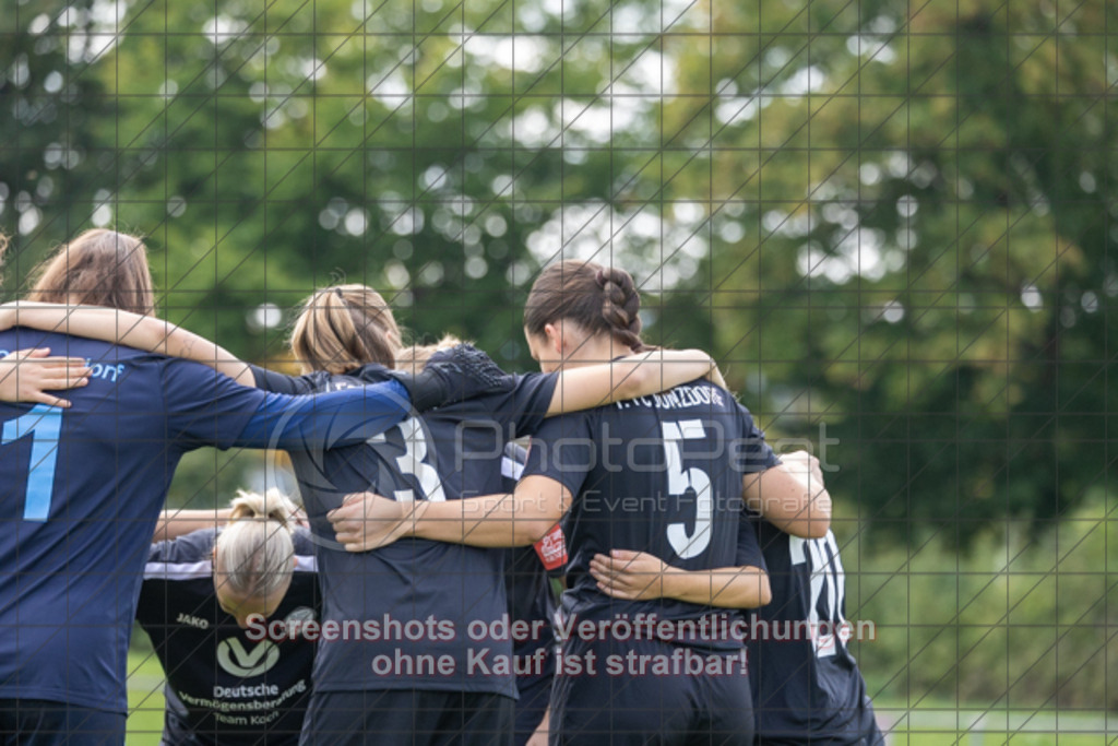 20250928_130412_0079 | #,1.FC Donzdorf (schwarz) vs. TV Derendingen (rot), Fussball, Frauen-Verbandsliga Württemberg, 03. Spieltag, Saison 2025/2026, Rasenplatz Lautertal Stadion, Süßener Straße 16, 73072 Donzdorf, 28.09.2025 - 13:00 Uhr,Foto: PhotoPeet-Sportfotografie/Peter Harich