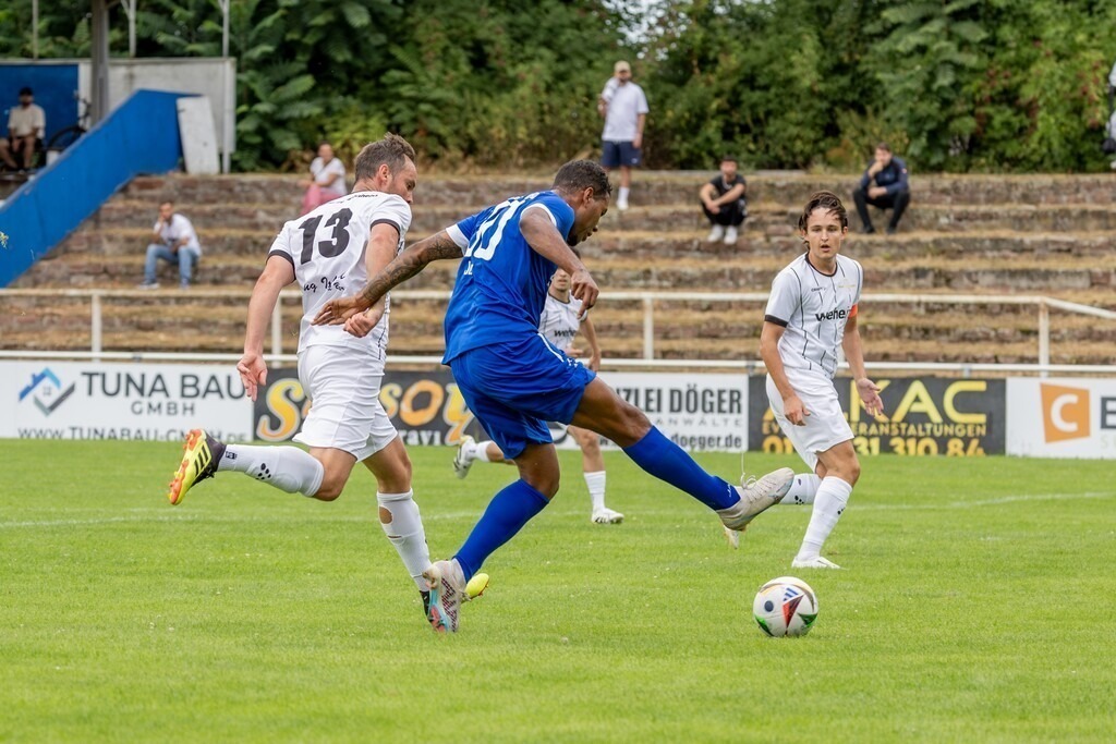 Landespokal Südwest, 2. Runde: SV Südwest Ludwigshafen gegen ASV Fußgönheim (4:0)***Am Ball: Julien Jubin (41, Ludwigshafen) | Landespokal Südwest, 2. Runde: SV Südwest Ludwigshafen gegen ASV Fußgönheim (4:0)***Am Ball: Julien Jubin (41, Ludwigshafen) - Realisiert mit Pictrs.com