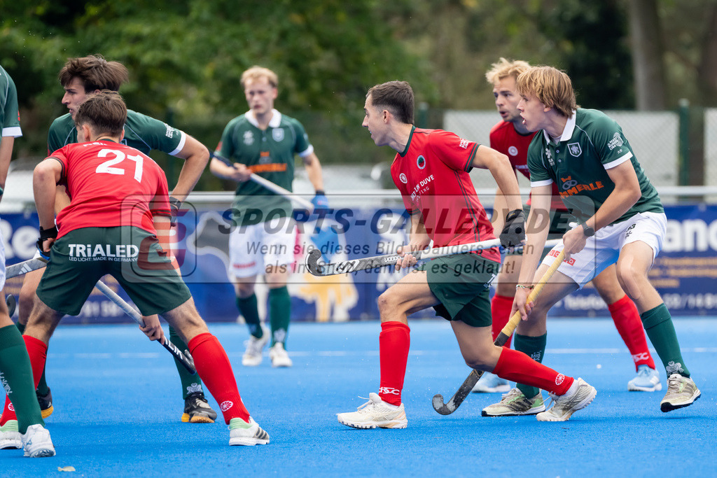 HK_20240915_106484 | 1. Bundesliga Herren Crefelder HTC - Uhlenhorst Mülheim am 15.9.2024 Crefelder HTC , CHTC, Krefeld , Sharp Lachlan ( Crefelder HTC #9 ) , Maximilian Stahlmann ( Uhlenhorst Mülheim #33 )
