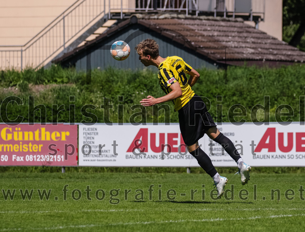 2023-08-19_007_FC_Moosinning_gegen_SV_Reichertsheim | Moosinning, Deutschland, 19.08.2023:
Fußball, Bezirksliga Oberbayern Ost 2023 / 2024, 5. Spieltag, FC Moosinning gegen SV Reichertsheim, Endergebnis: 0:4

Bastian Lanzinger (FC Moosinning, #6)

Foto: Christian Riedel / fotografie-riedel.net