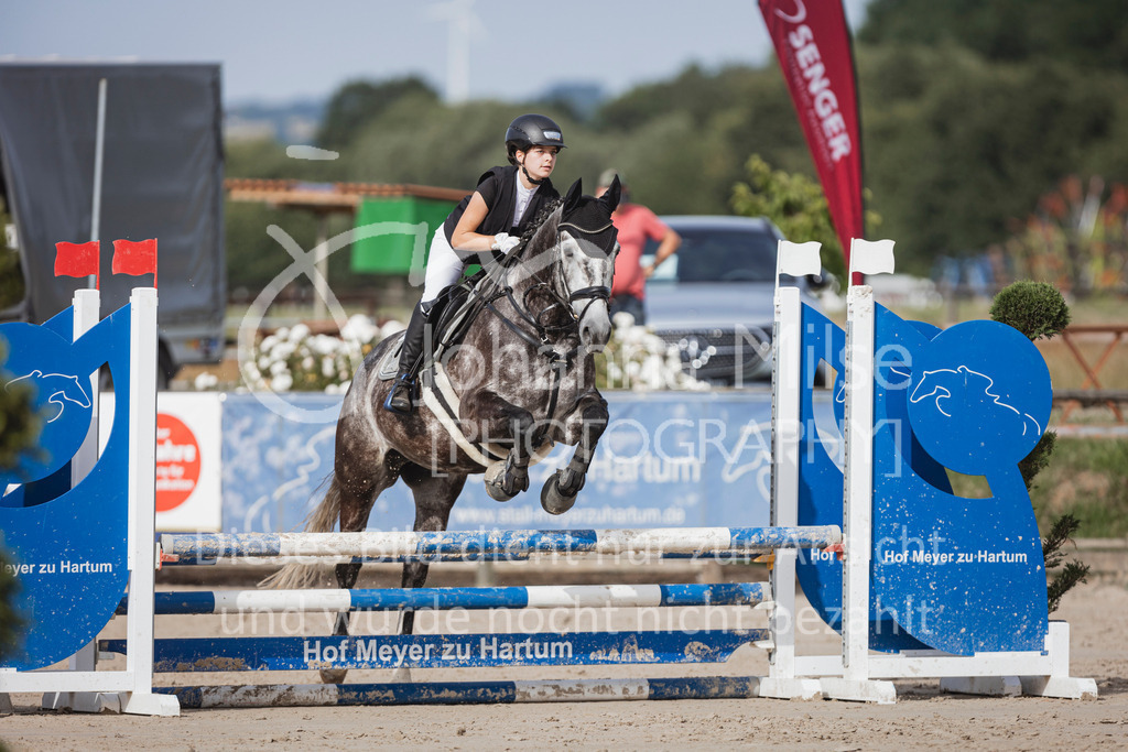 240629_LüPfSpTa_Stil-E-432 | Deine schönsten Turniermomente als professionelle Fotos! Entdecke hochwertige Pferdesport-Fotografie im Online-Shop. Jetzt Fotos finden & bestellen!