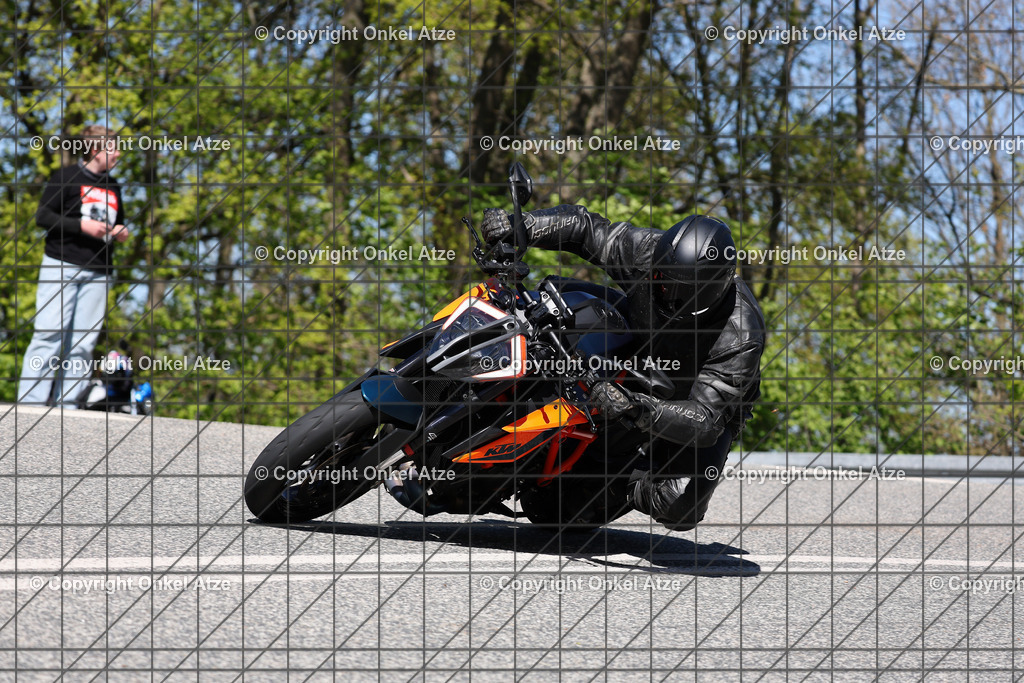IMG_7182 | Fotograf am Kyffhäuser. Onkel Atze. Kyffhäuser Rennstrecke. Café36. Motorsportfotografie. - Realisiert mit Pictrs.com