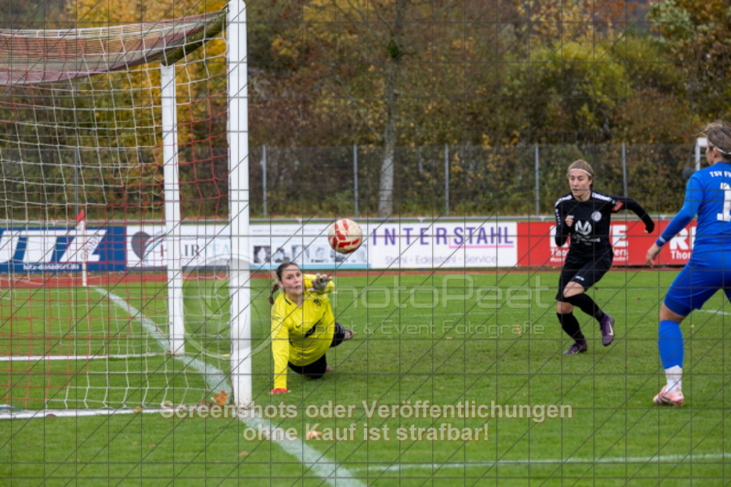 20251026_141148_0027 | #,1.FC Donzdorf (schwarz) vs. TSV Frommern (blau), Fussball, Frauen-Verbandsliga Württemberg, 07. Spieltag, Saison 2025/2026, Rasenplatz Lautertal Stadion, Süßener Straße 16, 73072 Donzdorf, 26.10.2025 - 13:00 Uhr,Foto: PhotoPeet-Sportfotografie/Peter Harich