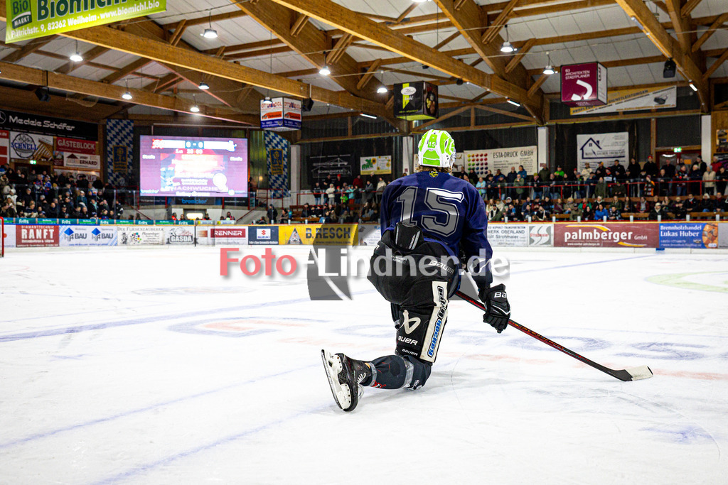 Peißenberg MINERS gegen HC Landsberg RIVER KINGS | Eishockey Bayernliga 2025/26 Vorrunde 4. Spieltag, Peißenberg MINERS gegen HC Landsberg RIVER KINGS, 20251024,Vor dem Spiel, LED Wand,2025-10-24 in Peißenberg (flatbuy Arena Peißenberg), Ryan MURPHY (MINERS 15)Copyright: WolfgangxLindner www.foto-lindner.de