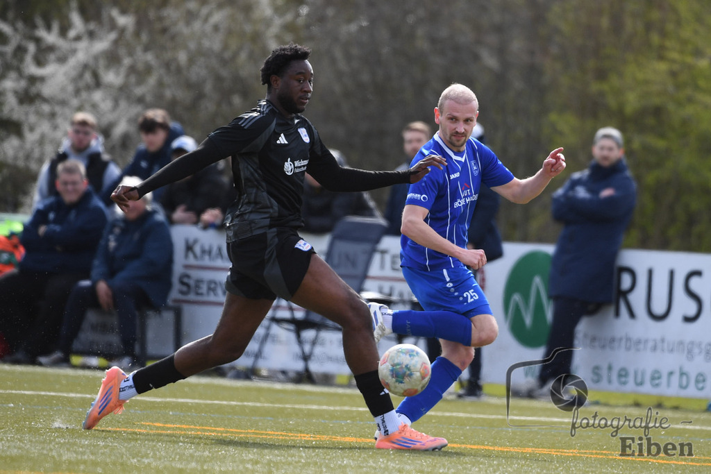 FC Rastede-VFl Stenum | Herren Bezirksliga 2; FC Rastede (blau)-VFL Stenum (schwarz) am 29.03.2026 in Rastede (Sportanlage Köttersweg), Photo: Philip Eiben 2026 - Realisiert mit Pictrs.com