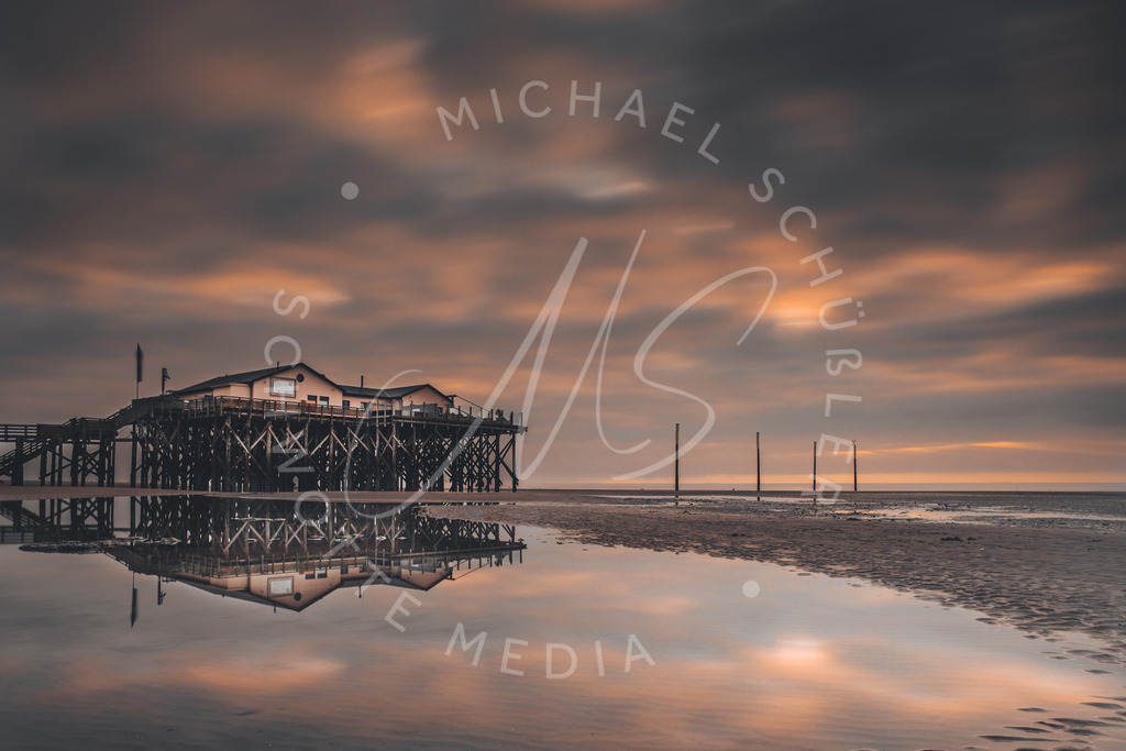 2021-10-07 SPO 54 Grad Wolken - 005 | Spiegelung am Strand von St. Peter-Ording - Realisiert mit Pictrs.com