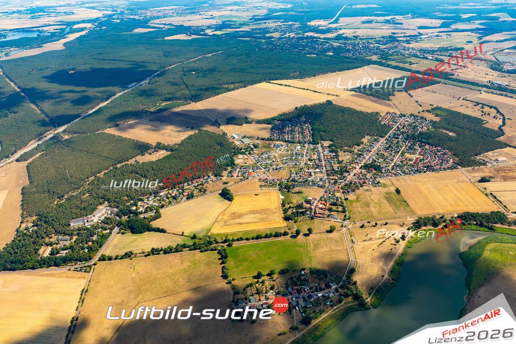 Die Luftaufnahme Lostau - Möser wurde 2022 vom Flugzeug aus (keine Drohne) erstellt. Hohe Auflösung -für große Poster und Wandbilder geeignet - Garantiert!