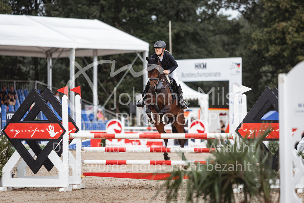 240906_BuCha_Pony-L-6j-271 | Deine schönsten Turniermomente als professionelle Fotos! Entdecke hochwertige Pferdesport-Fotografie im Online-Shop. Jetzt Fotos finden & bestellen!