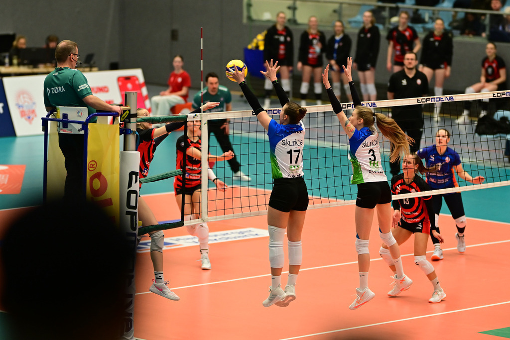 Volleyball I Frauen I Saison 2025-2026 I Bundesliga I Hauptrunde I ETV Hamburger Volksbank Volleys - Skurios Volleys Borken | Der Sportfotograf. - Realisiert mit Pictrs.com