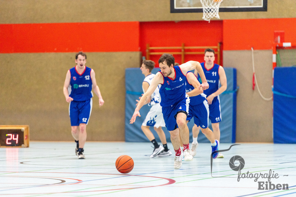 SV Ofenerdiek-TuS Ofen | SV Ofenerdiek (weiß)-TuS Ofen (blau) am 18.02.2024 in Ofenerdiek (Sporthalle Lagerstraße), Deutschland, Photo: Philip Eiben 2023 - Realisiert mit Pictrs.com