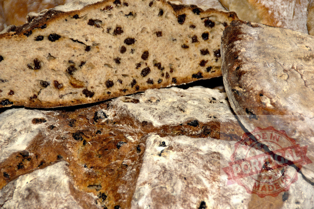 Artisan raisin bread loaves with crunchy crust | Freshly baked loaves of homemade raisin bread, close up - Realized with Pictrs.com